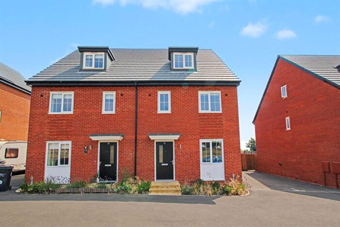 3 Bedroom Semi-Detached House To Rent In , Sedge Close, Northampton, NN7