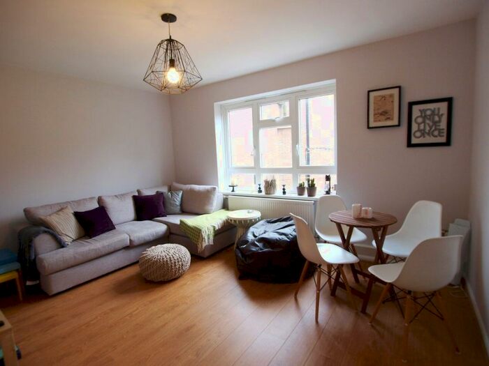 3 Bedroom Flat To Rent In Shelley Court, Hanley Road, Finsbury Park, N4