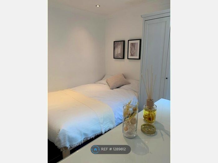 4 Bedroom Flat To Rent In Lillie Road, London SW6