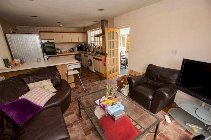 6 Bedroom House To Rent In Harborne Park Road, Birmingham, B17