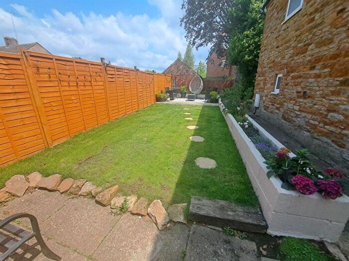 2 Bedroom Cottage For Sale In Mill Lane, Kislingbury, NN7