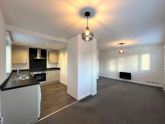 1 Bedroom Flat To Rent In Clarendon Crescent, Manchester, M30