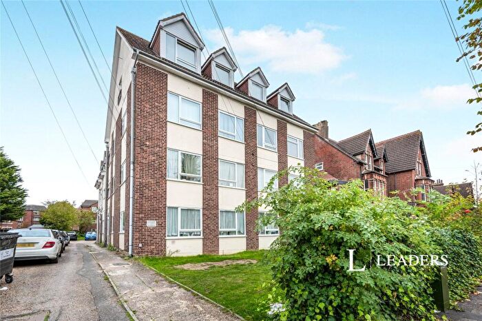 2 Bedroom Flat To Rent In Shakespeare Road, Bedford, MK40