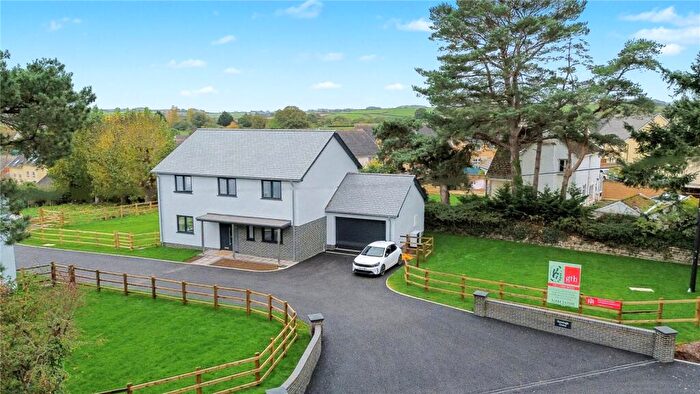 4 Bedroom Detached House For Sale In Tiverton Road, Cullompton, Devon, EX15