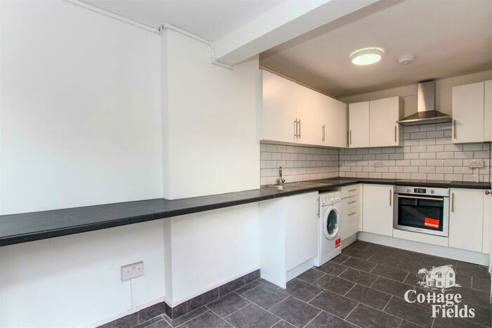 3 Bedroom Semi-Detached House To Rent In Lavender Hill, Enfield, EN2