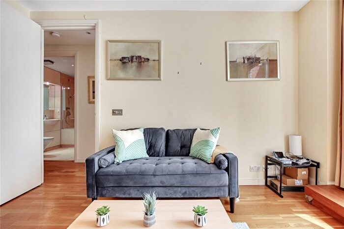 1 Bedroom Flat To Rent In Hosier Lane, St Paul's, EC1A