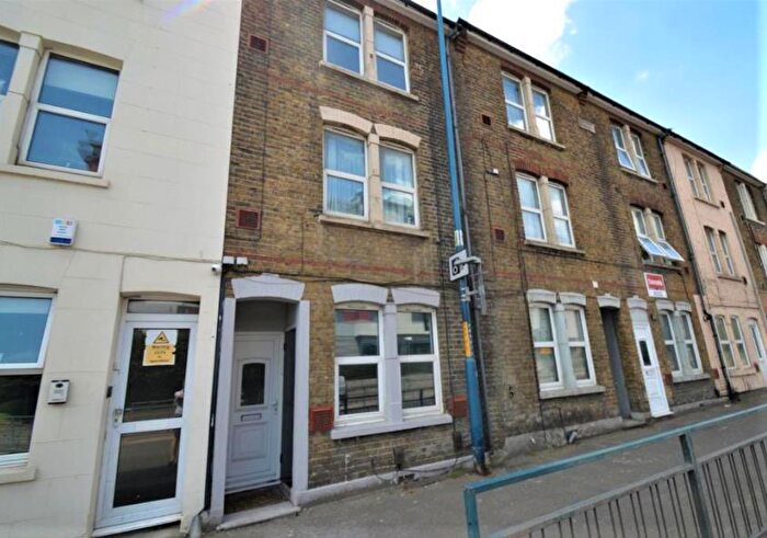 1 Bedroom Flat To Rent In Gillingham, ME7