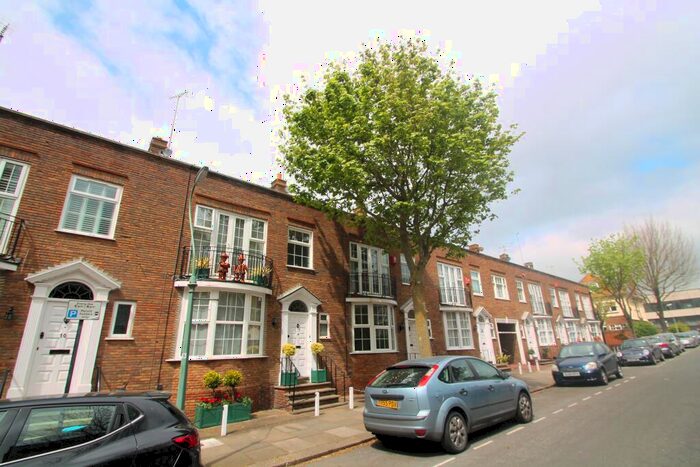 3 Bedroom Terraced House To Rent In Rochester Gardens, Hove, BN3