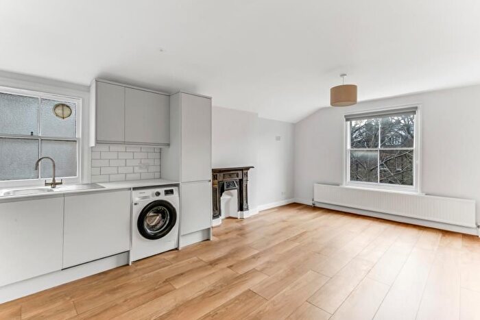 2 Bedroom Flat To Rent In Inglewood Road, West Hampstead, NW6