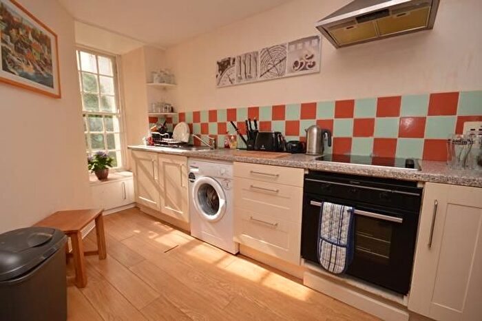 3 Bedroom Flat To Rent In West Bow, Edinburgh, EH1