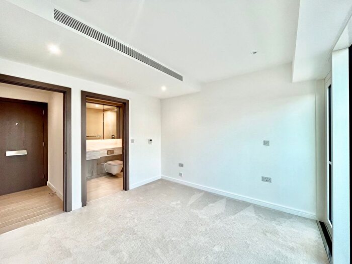 3 Bedroom Flat To Rent In Parrs Way, London, W6