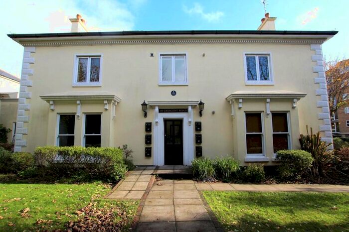 2 Bedroom Apartment To Rent In Crescent Road, Worthing, West Sussex, BN11