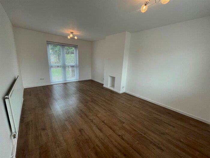 3 Bedroom Property To Rent In Canberra Square, Tilbury, RM18