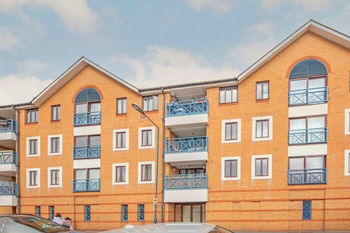 1 Bedroom Flat To Rent In Lady Booth Road, Kingston Upon Thames, KT1