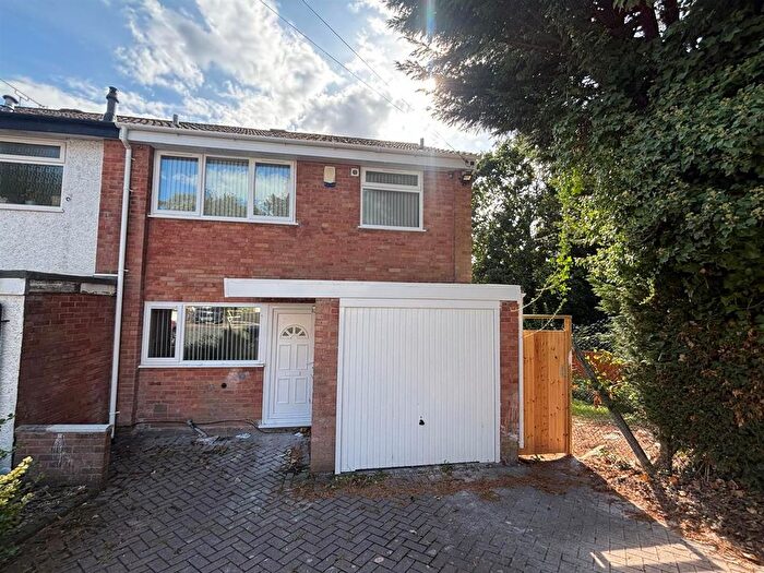 3 Bedroom Property To Rent In Longham Croft, Birmingham, B32