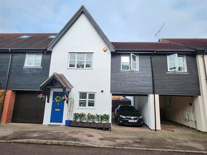 3 Bedroom House To Rent In Deer Park Way, Waltham Abbey, EN9