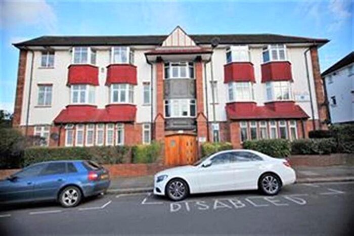 3 Bedroom Apartment For Sale In Golders Court, Woodstock Road, NW11