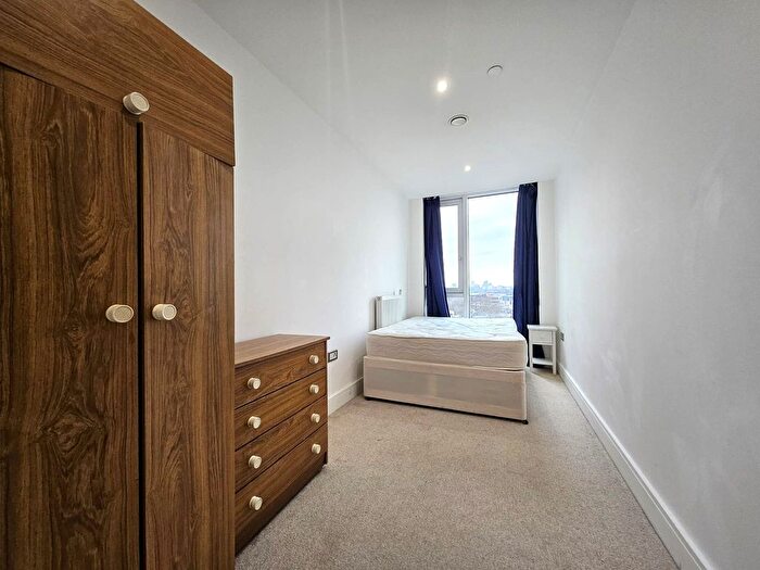 3 Bedroom Flat To Rent In Sky View Tower, High Street, London, E15