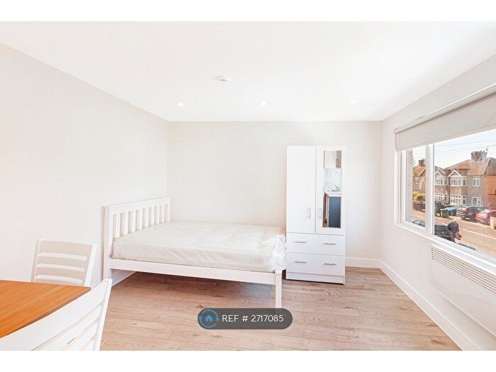 Studio To Rent In Chase Road, Epsom, KT19