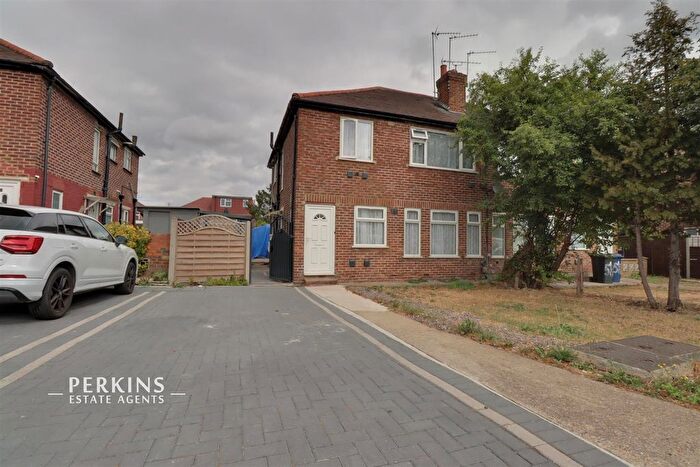 2 Bedroom Maisonette To Rent In Perivale, UB6