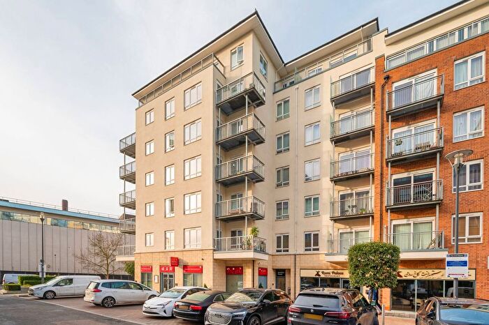 1 Bedroom Flat To Rent In Heritage Avenue, Edgware, London, NW9