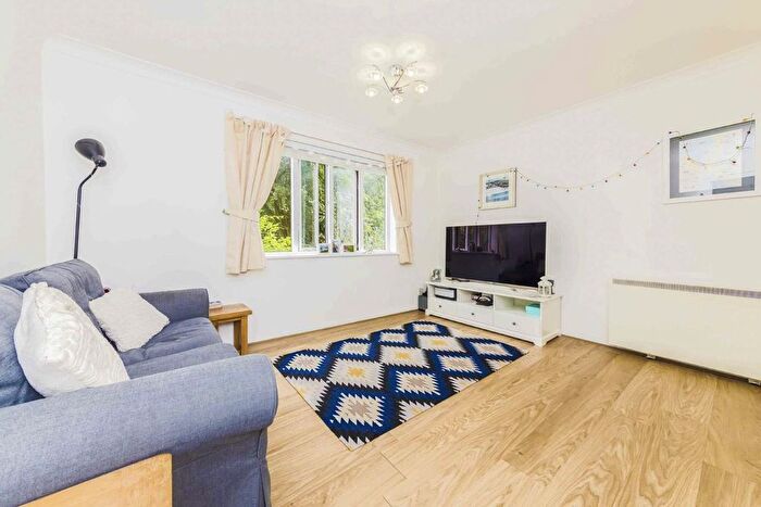 1 Bedroom Flat To Rent In Hillbury Road, Balham, SW17