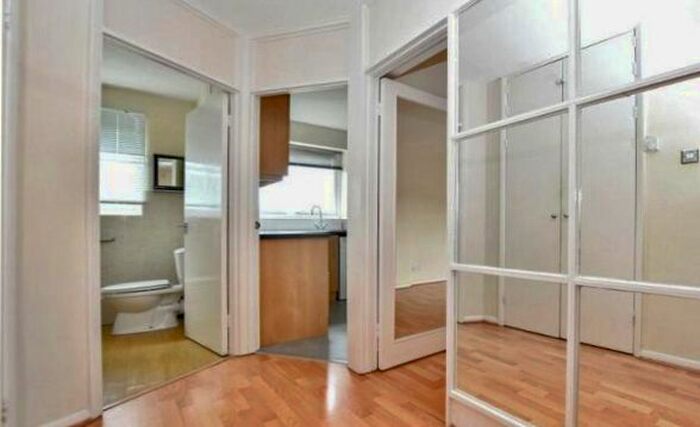 2 Bedroom Flat To Rent In Gravel Hill Close, Bexleyheath, DA6