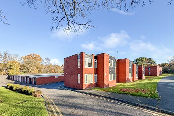 2 Bedroom Flat To Rent In Blackmoor Court, Alwoodley, Leeds, LS17
