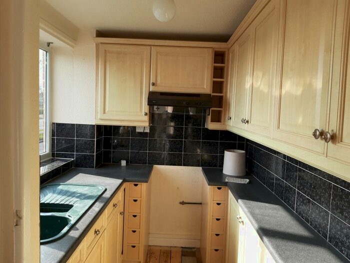 3 Bedroom Flat To Rent In Blenheim Parade, Allestree, Derby DE22
