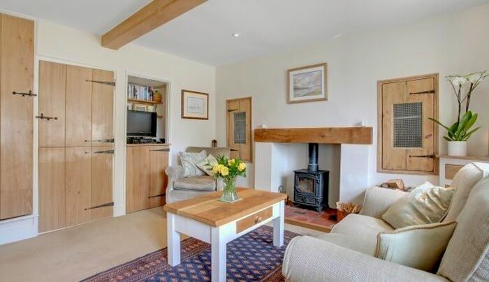 2 Bedroom Cottage To Rent In High Street, Coltishall, Norwich, NR12