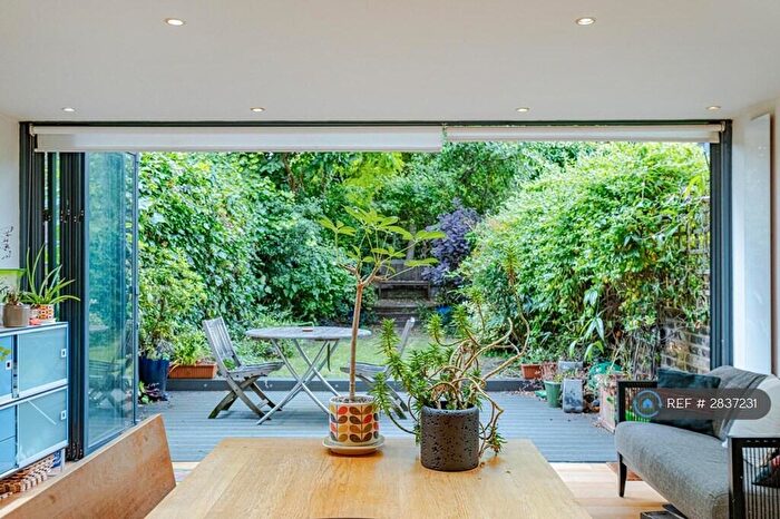 3 Bedroom Terraced House To Rent In Lawford Road, London, N1