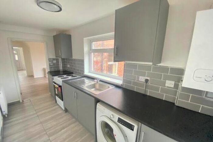 2 Bedroom Property To Rent In Brixton Road, Nottingham, NG7