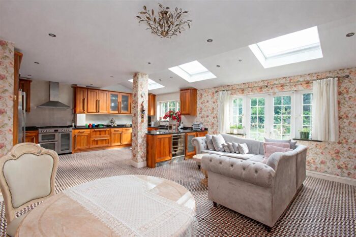 4 Bedroom Detached House For Sale In Lancing Road, Orpington, BR6