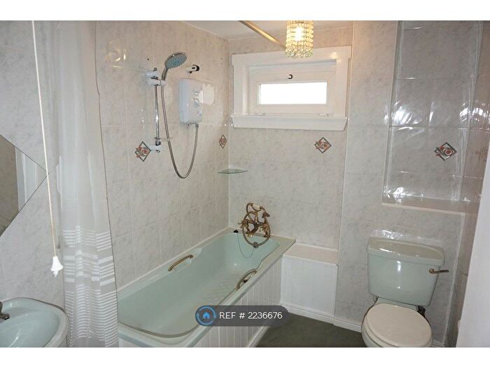 1 Bedroom Flat To Rent In Holmscroft Avenue, Greenock, PA15