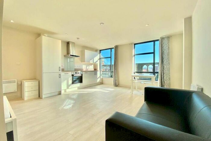 Studio For Sale In Flat, Centenary House, North Street, Leeds, LS2