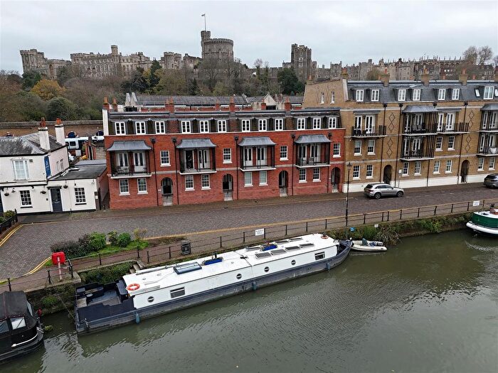 2 Bedroom Houseboat For Sale In The Ww, Windsor Quay, SL4