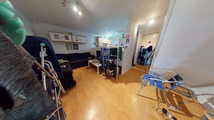 4 Bedroom Property To Rent In Hyde Park Close, Hyde Park, Leeds, LS6