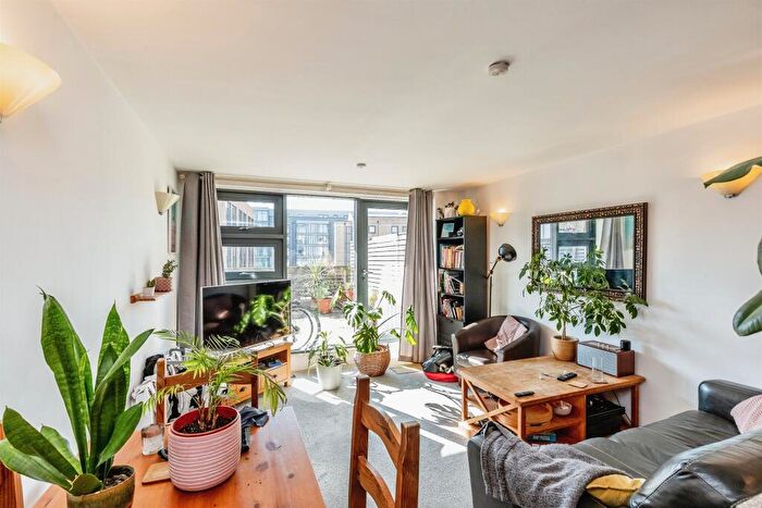 1 Bedroom Apartment For Sale In Deanery Road, Bristol, BS1