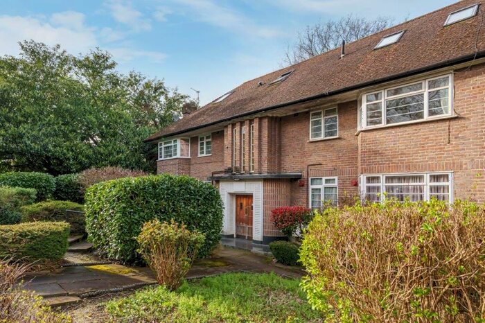 2 Bedroom Flat To Rent In Heronsgate, Edgware, HA8