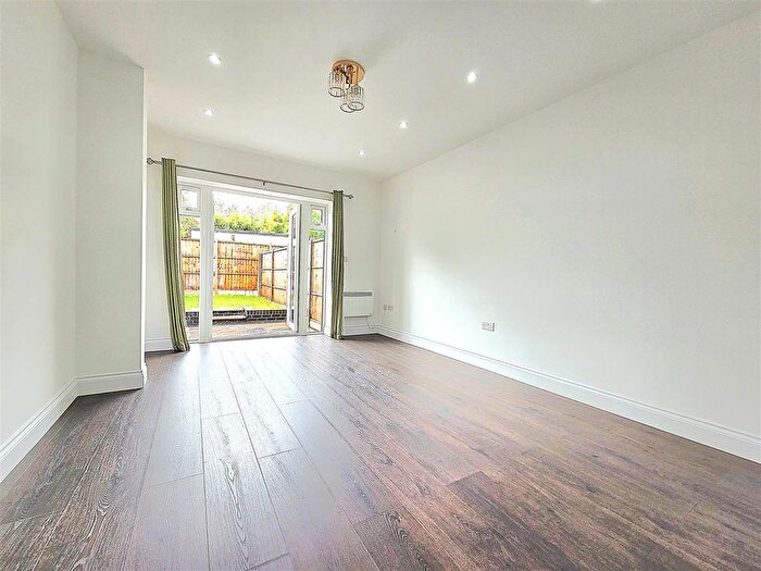 1 Bedroom Flat To Rent In Whitton Avenue East, Greenford, UB6