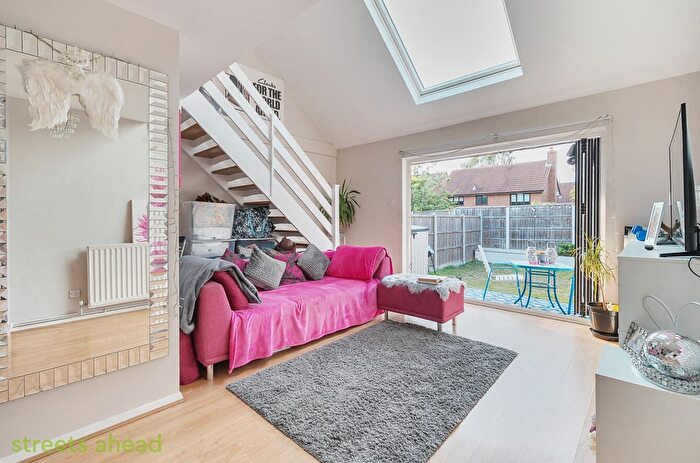 1 Bedroom Detached House To Rent In Basil Gardens, Croydon, CR0