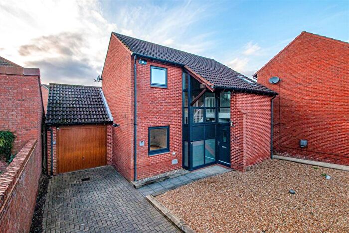 3 Bedroom Detached House To Rent In Pyxe Court, Walton Park, Milton Keynes, MK7