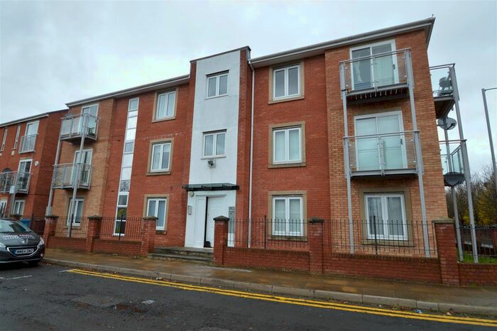 2 Bedroom Flat To Rent In St Wilfrids Street, Hulme, Manchester, M15