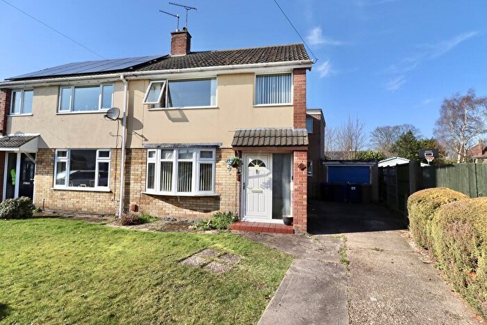 4 Bedroom Semi-Detached House For Sale In Elm Close, North Hykeham, Lincoln, LN6