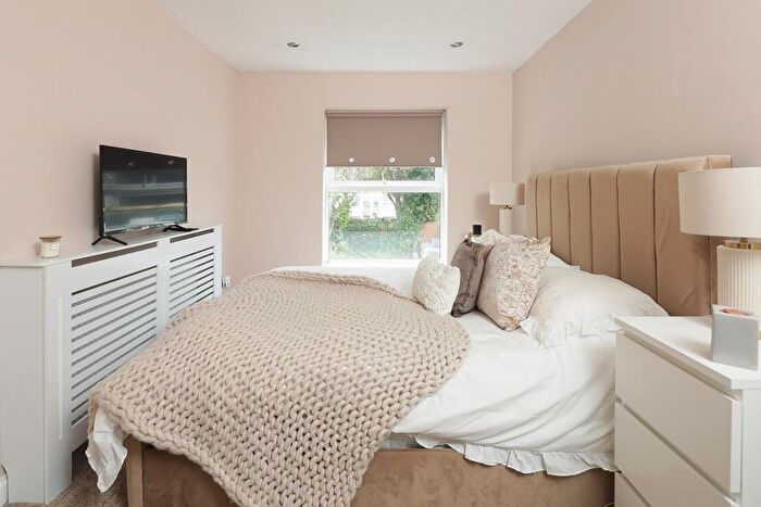 3 Bedroom End Of Terrace House For Sale In Exeter Drive, Marston Green, Birmingham, B37