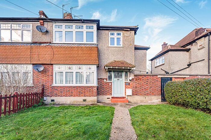 1 Bedroom Maisonette For Sale In Cannon Hill Lane, Raynes Park, SW20