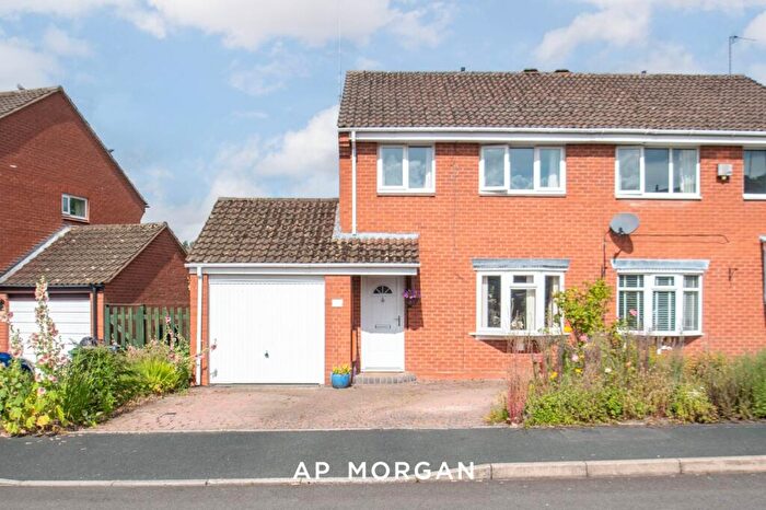 3 Bedroom Semi-Detached House For Sale In Kingham Close, Winyates Green, Redditch, Worcestershire, B98