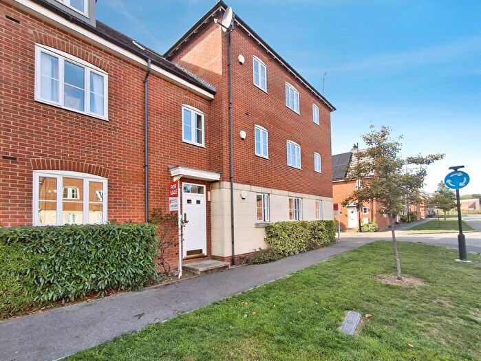 2 Bedroom Flat For Sale In The Pollards, Bourne, PE10
