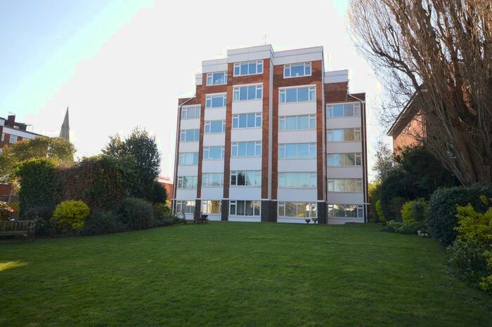 2 Bedroom Property To Rent In West Hill, London, Greater London., SW15