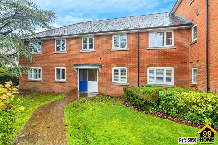 2 Bedroom Apartment For Sale In Orchard Court, Aylesbury, HP21